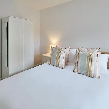 Host & - Roseberry Cottages *