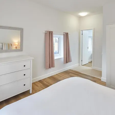 Host & - Roseberry Cottages *