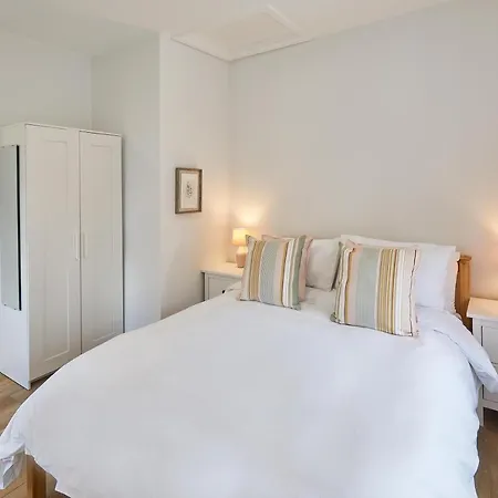 Host & - Roseberry Cottages *